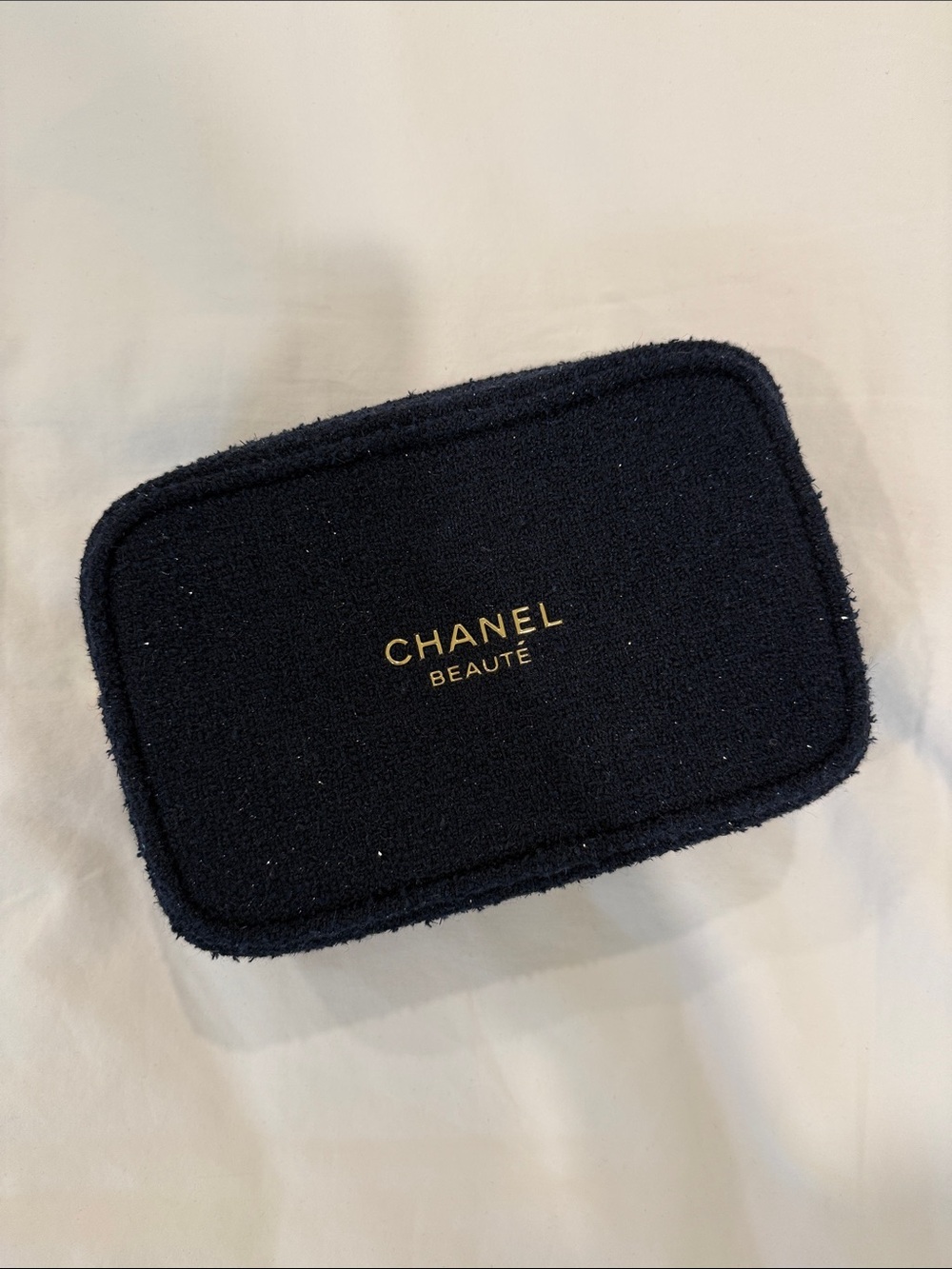 CHANEL Beauté Navy and Gold Cosmetic Case - Picture 1 of 5
